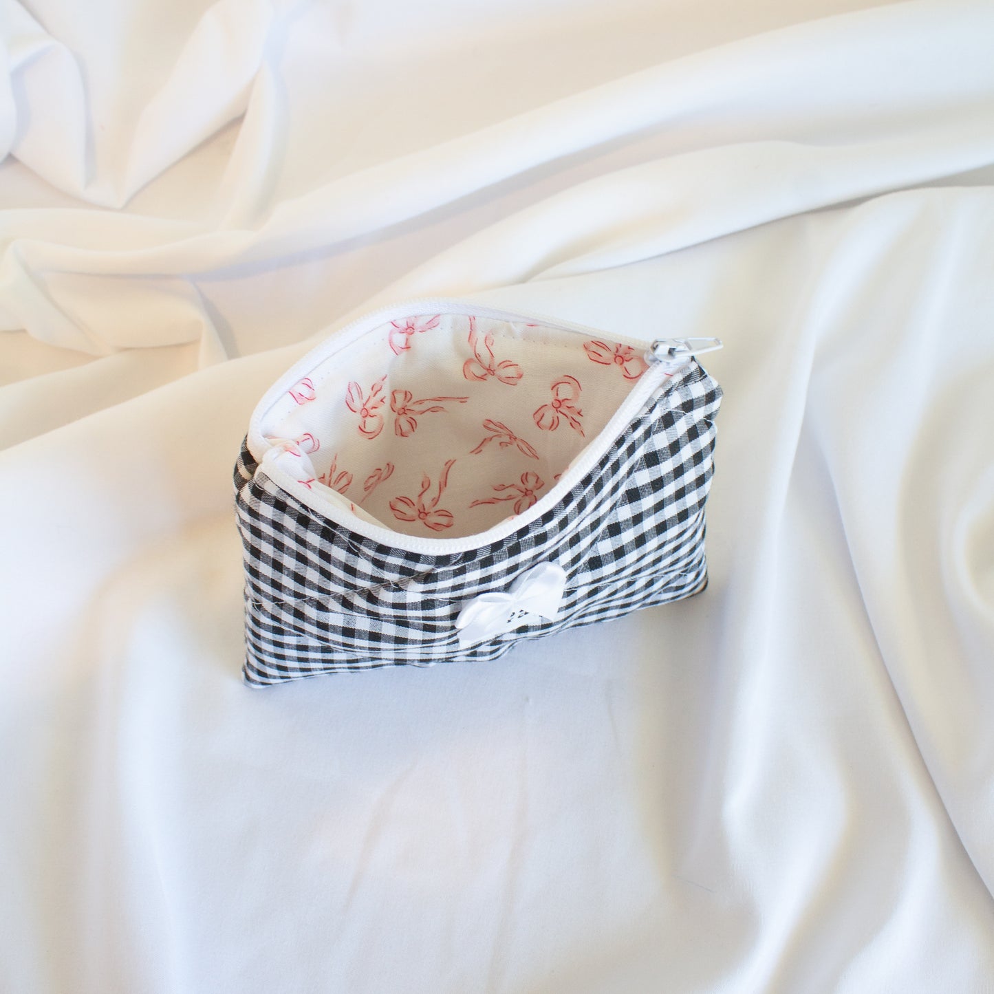 The Checkered Bow Small Zipper Bag