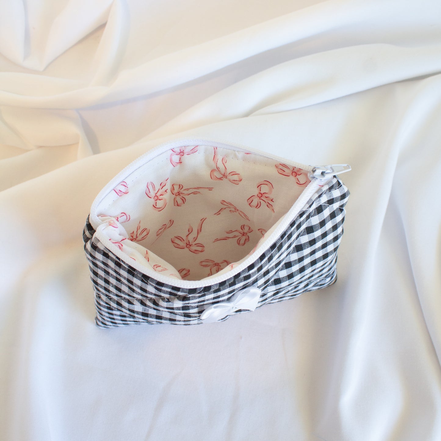 The Checkered Bow Small Zipper Bag